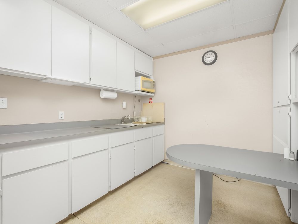 Professional Office Space Located Off Shaw Ave: 1241 E Shaw Ave, Fresno, CA 93710